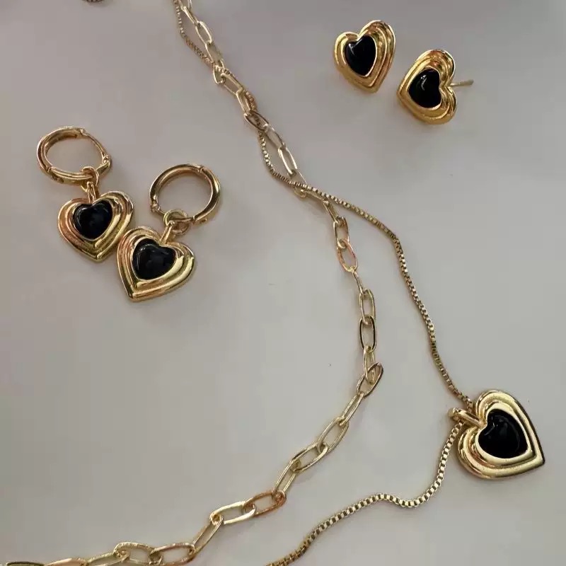Gold-tone necklace with black heart pendant