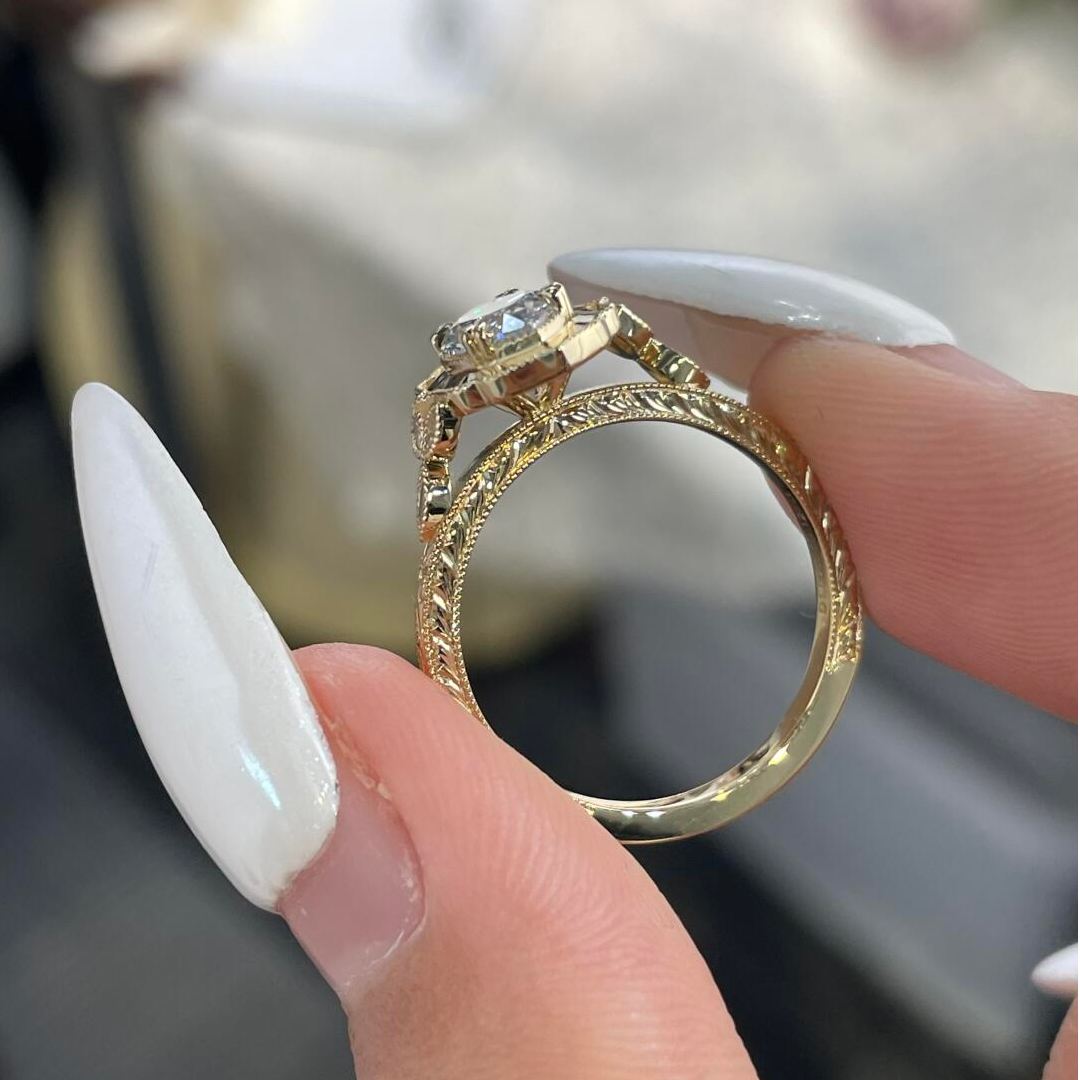 Vintage 18K Gold VVS2 Lab-Diamond Marquise Cocktail Ring – Baroque Engraved Sizes 5-9