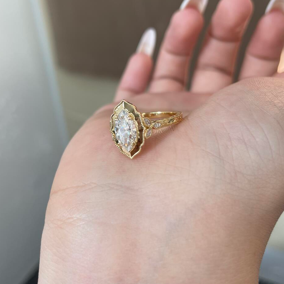 Vintage 18K Gold VVS2 Lab-Diamond Marquise Cocktail Ring – Baroque Engraved Sizes 5-9