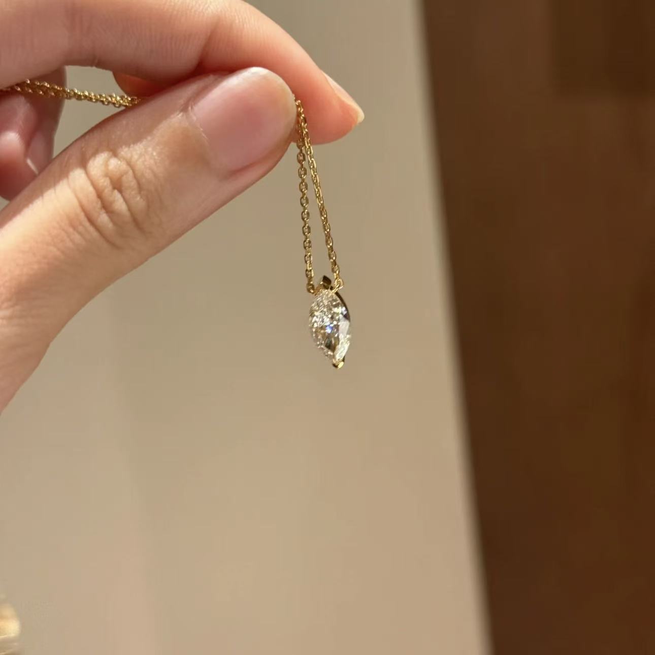 Close-up of a 1-carat premium simulated marquise diamond pendant in 18k gold