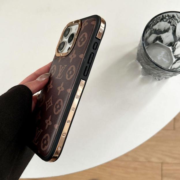 路易威登鑲嵌皮質手機殼