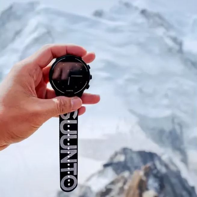 Titanium flagship sports watch, durable outdoor waterproof GPS