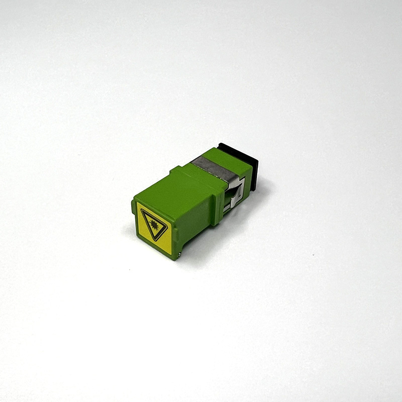 Adapter SC/APC z automatyczną osłoną przeciwkurzową