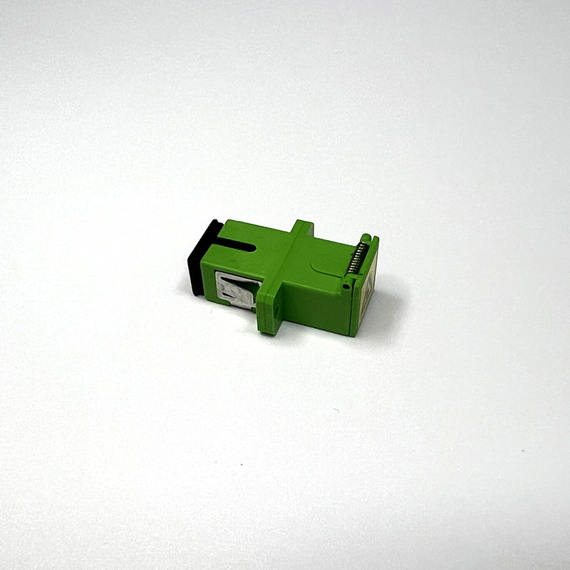 Adapter SC/APC z automatyczną osłoną przeciwkurzową i migawką w kolorze zielonym
