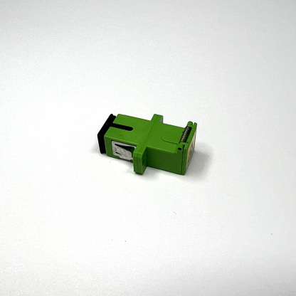 Adapter SC/APC z automatyczną osłoną przeciwkurzową i migawką w kolorze zielonym
