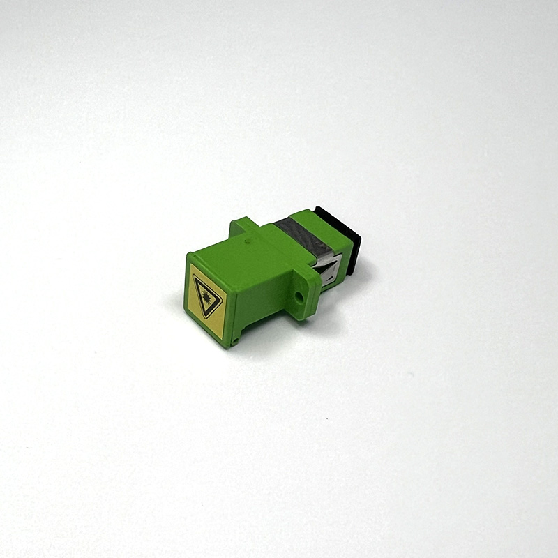 Adapter SC/APC z automatyczną osłoną przeciwkurzową i migawką w kolorze zielonym