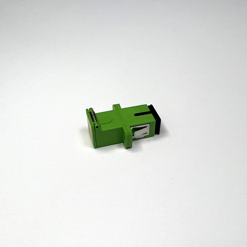 Adapter SC/APC z automatyczną osłoną przeciwkurzową i migawką w kolorze zielonym