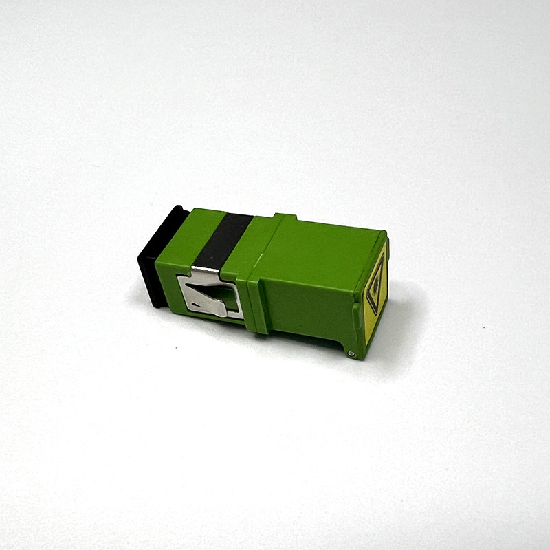 Adapter SC/APC z automatyczną osłoną przeciwkurzową