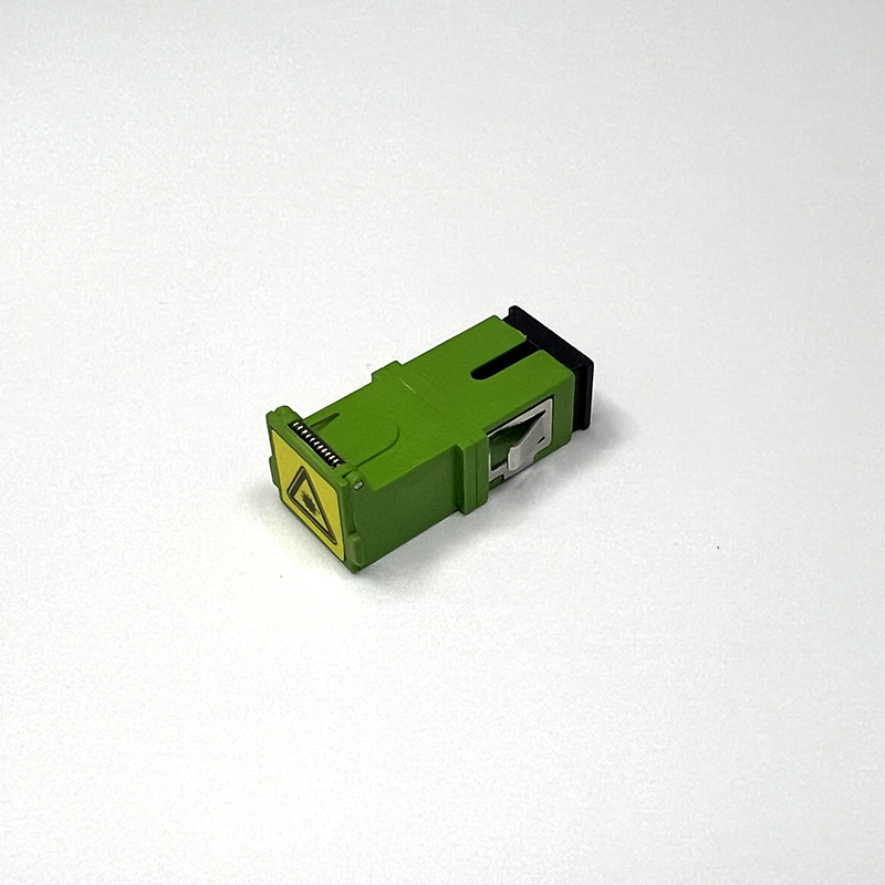 Adapter SC/APC z automatyczną osłoną przeciwkurzową