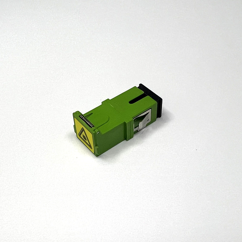 Adapter SC/APC z automatyczną osłoną przeciwkurzową