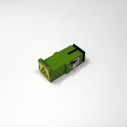 Adapter SC/APC z automatyczną osłoną przeciwkurzową