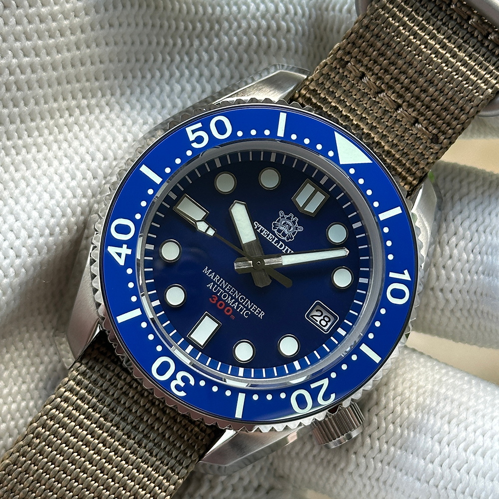 steeldive 316ステンレス　NH35 300Mダイバー　ブルー STEELDIVE Official SD1968 Blue Dial 44mm One-piece Case Sapphire