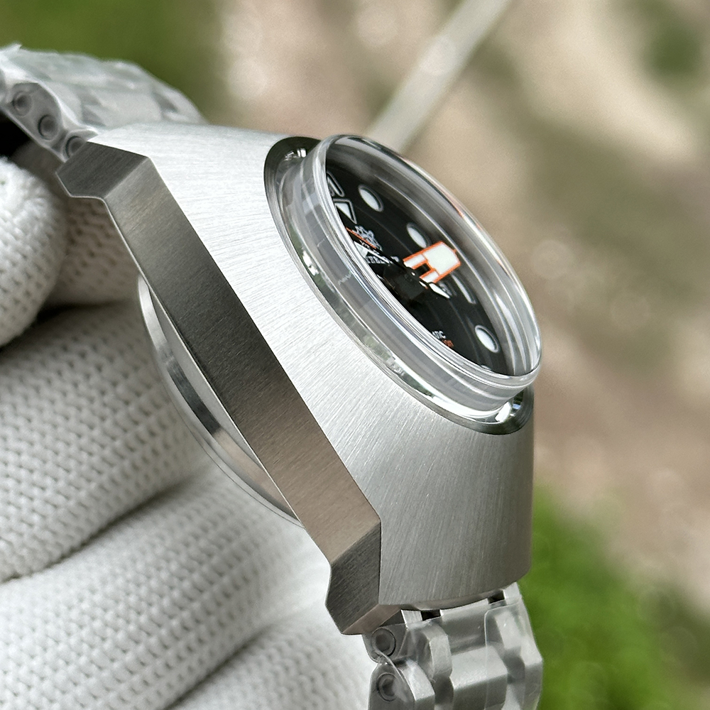 STEELDIVE SD1920V2 Official Store Watch/Dive Watch on Tank