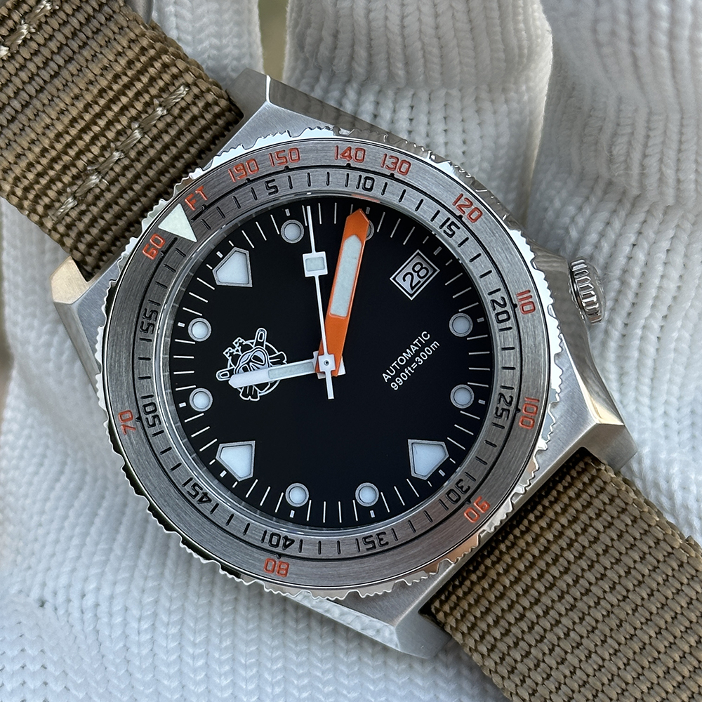 STEELDIVE Official SD1936 Swiss BGW9 Luminous 40MM Steel Case Sapphire Glass Steel Bezel 300M Mens NH35 Date Dive Watch