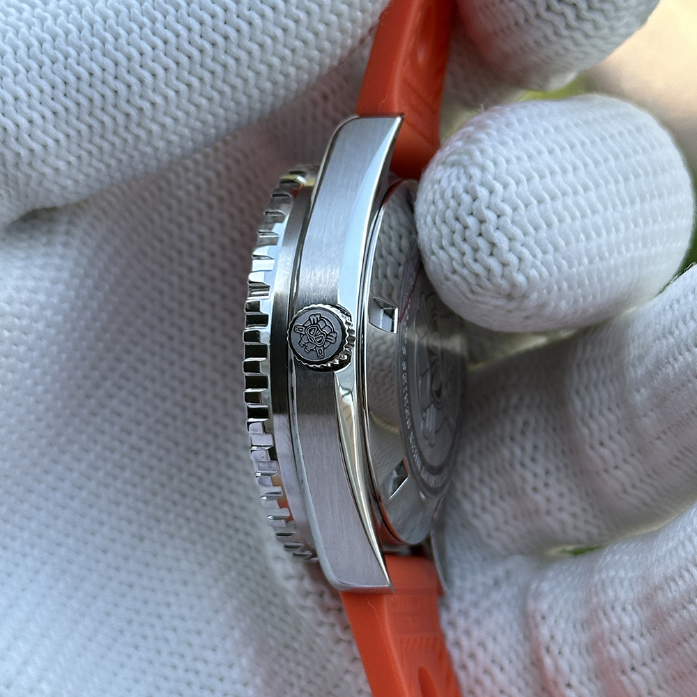 Steeldive SD1927 Screwed in crown Display