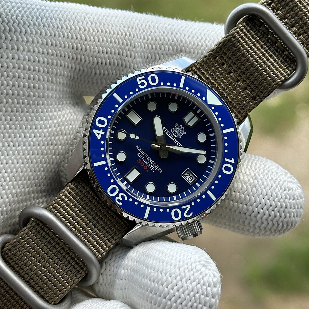 STEELDIVE Official SD1968 Blue Dial 44mm One-piece Case Sapphire Crystal NH35 Automatic Men Dive Watch