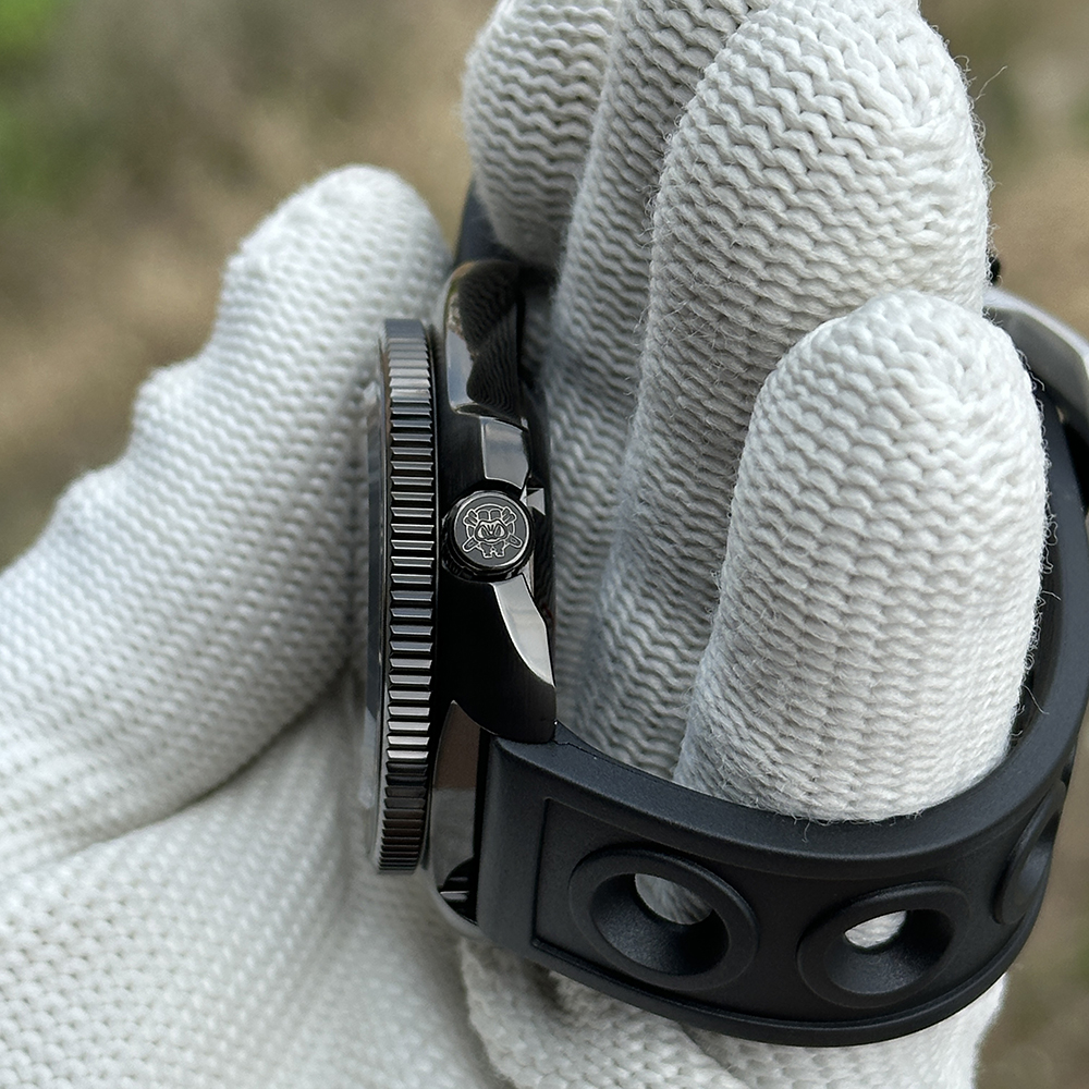 Steeldive SD1970X Black Case Watch -Screwed in  Watch Crown