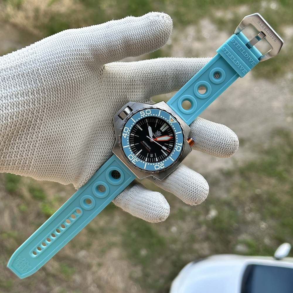 Steelidve SD1969 Automatic Dive Watch on Turquosie strap