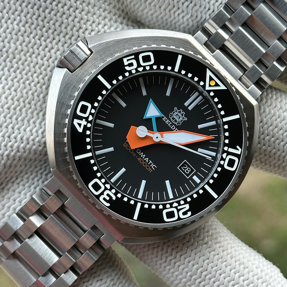 STEELDIVE SD1985 dive watch front view