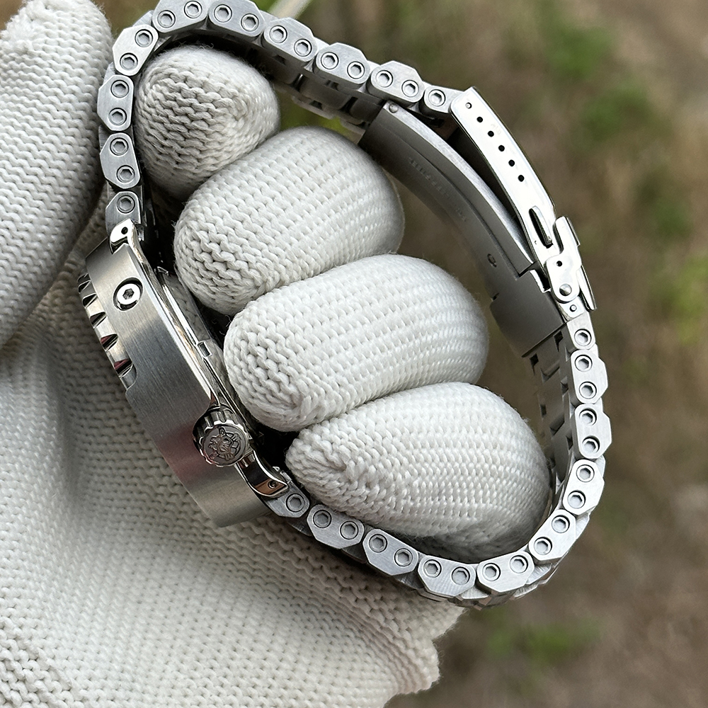 STEELDIVE 22mm Tank Bracelet Side View