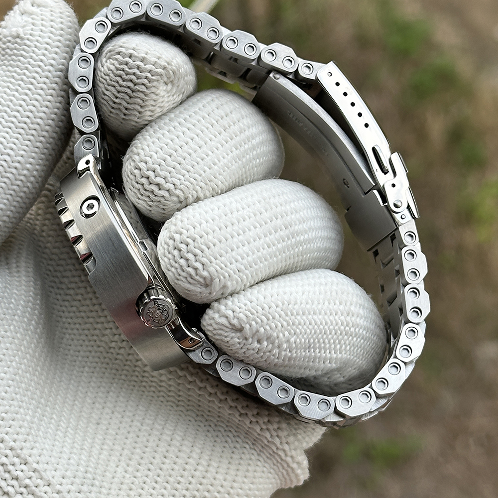 STEELDIVE 22mm Tank Bracelet Side View