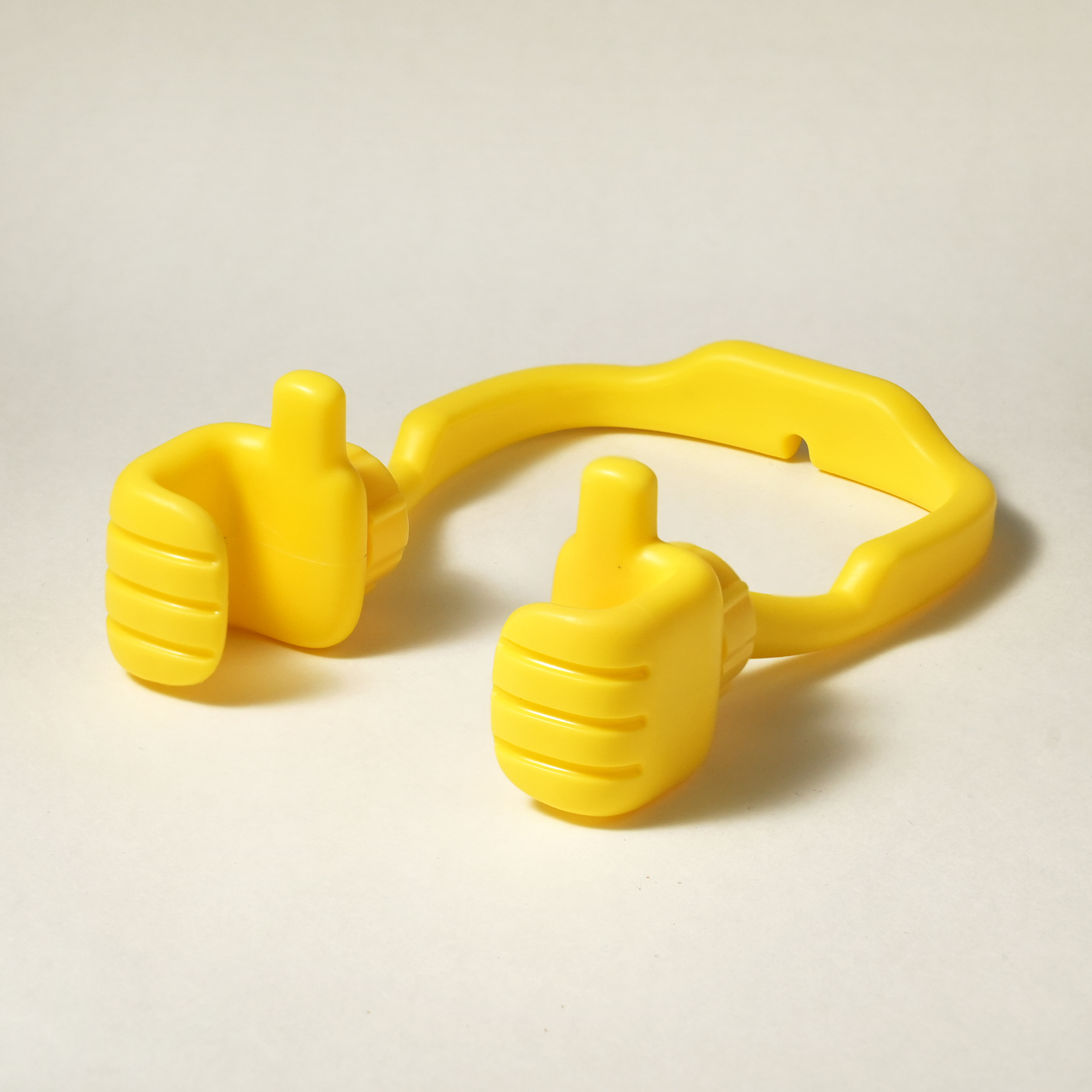 {"default":"caldever-phone-stand-thumbs-up-yellow-desk"}
