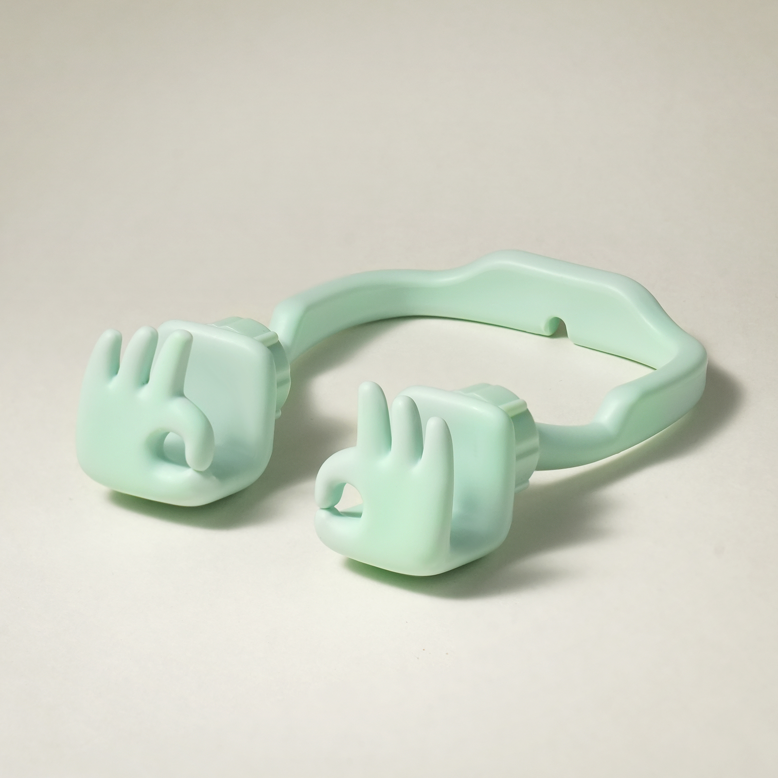 {"default":"caldever-phone-stand-everythings-ok-green-desk"}
