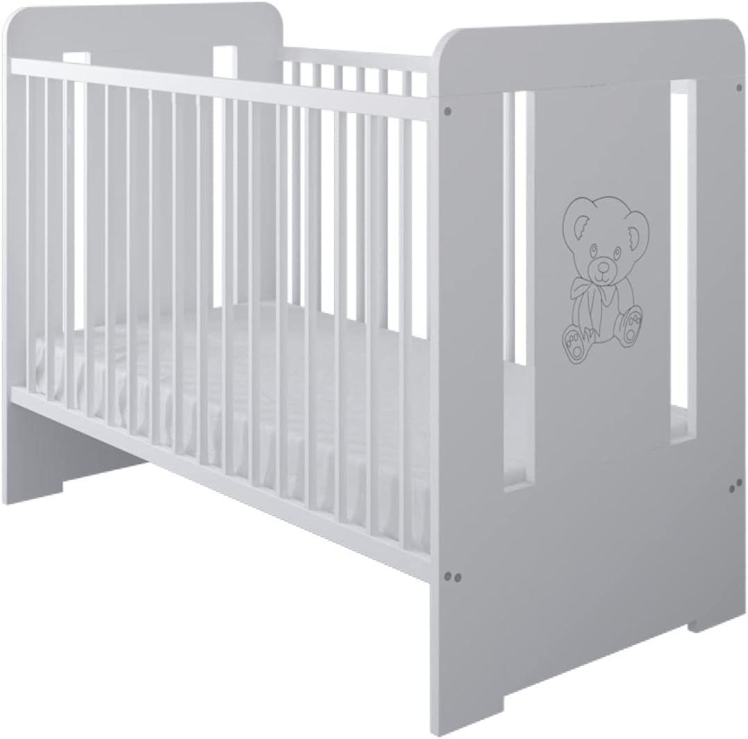 NEXAMARKET Babybett Gitterbett mit Matratze & Teddybär Gravur 60x120 höhenverstellbar | herausnehmbare Sprossen Weiss Made in Europe