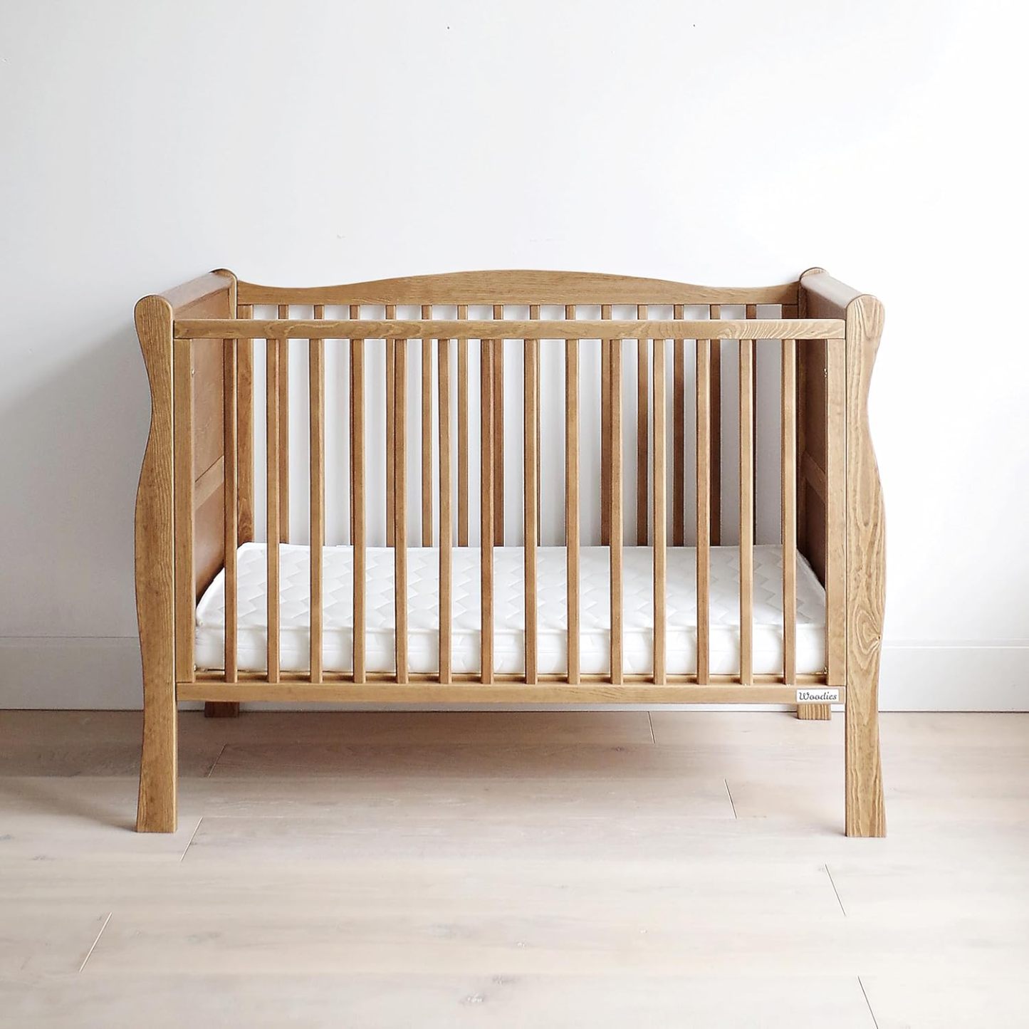 NEXAMARKET Noble Cot - Babybett - 120 x 60 cm - Rustikal, Vintage, Retrostil - höhenverstellbares Gitterbett - mit Lattenrost und herausnehmbaren Sprossen - Kiefernholz - Natürlich - Hellbraun