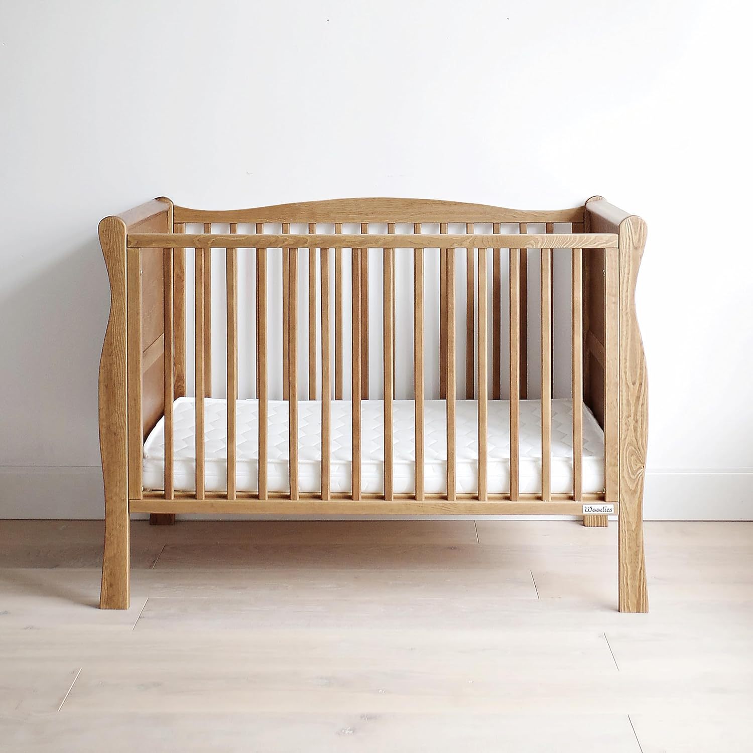 NEXAMARKET Noble Cot - Babybett - 120 x 60 cm - Rustikal, Vintage, Retrostil - höhenverstellbares Gitterbett - mit Lattenrost und herausnehmbaren Sprossen - Kiefernholz - Natürlich - Hellbraun