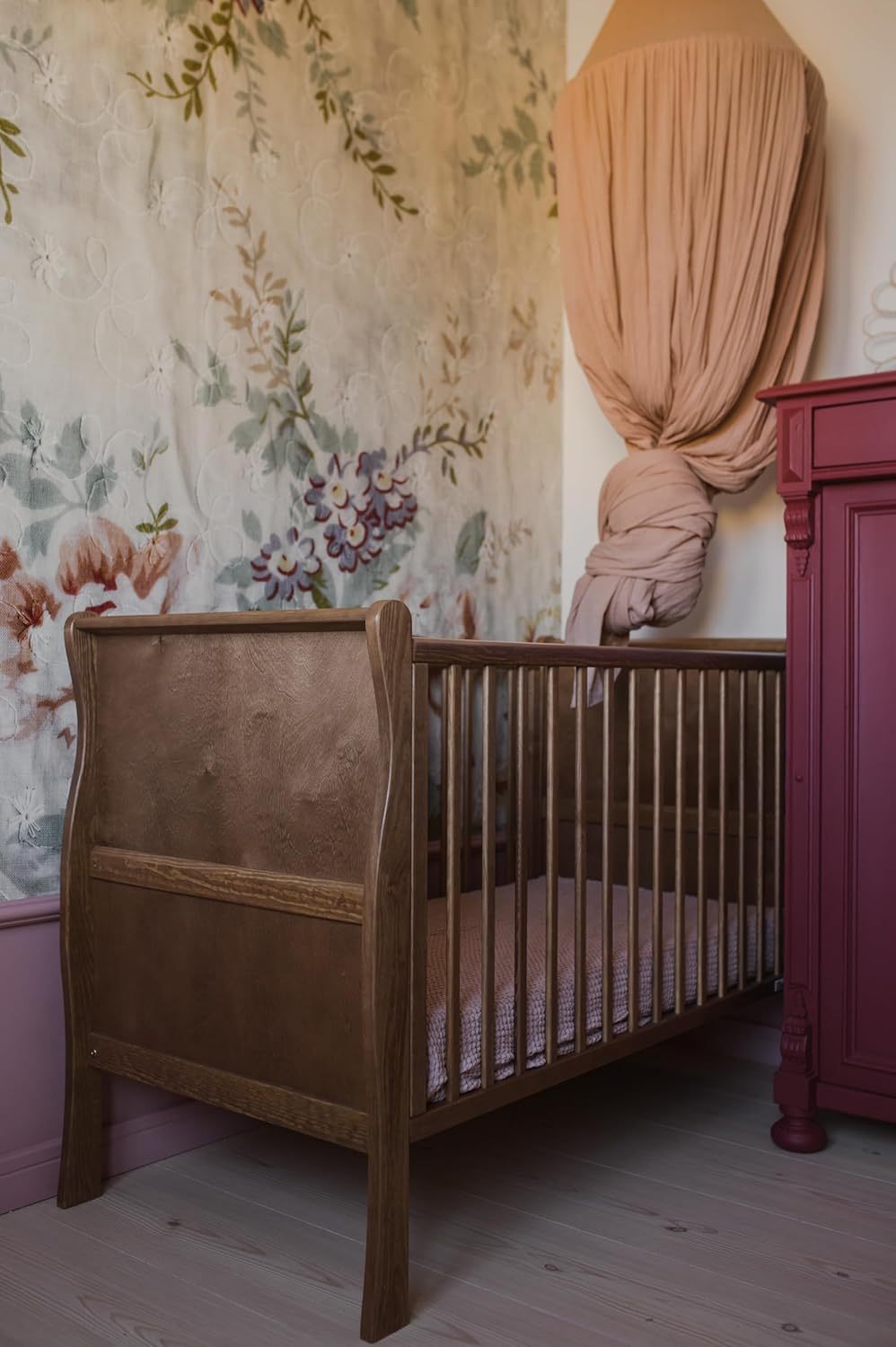 NEXAMARKET Noble Cot - Babybett - 120 x 60 cm - Rustikal, Vintage, Retrostil - höhenverstellbares Gitterbett - mit Lattenrost und herausnehmbaren Sprossen - Kiefernholz - Natürlich - Hellbraun