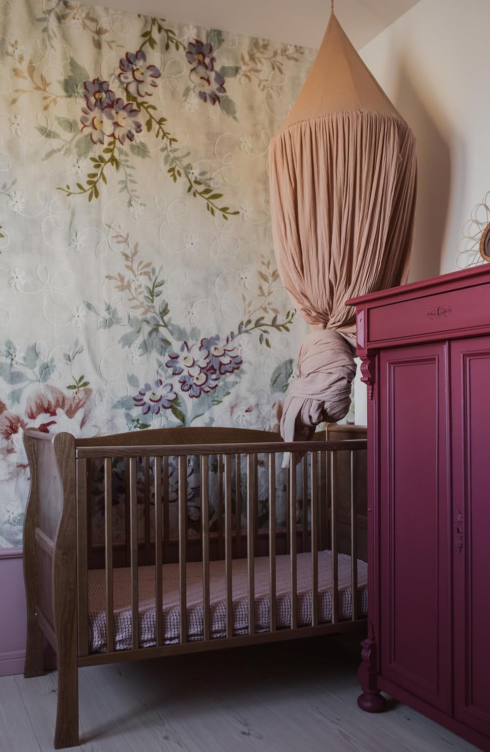 NEXAMARKET Noble Cot - Babybett - 120 x 60 cm - Rustikal, Vintage, Retrostil - höhenverstellbares Gitterbett - mit Lattenrost und herausnehmbaren Sprossen - Kiefernholz - Natürlich - Hellbraun