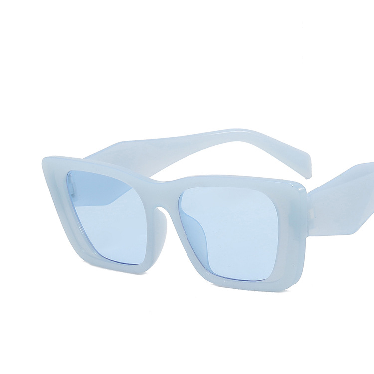 Quadratische Retro-Sonnenbrille von Pjia in Geleefarbe