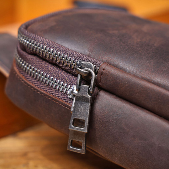 Retro Leather Crossbody Phone Bag - Men's Chest Sling Pack
