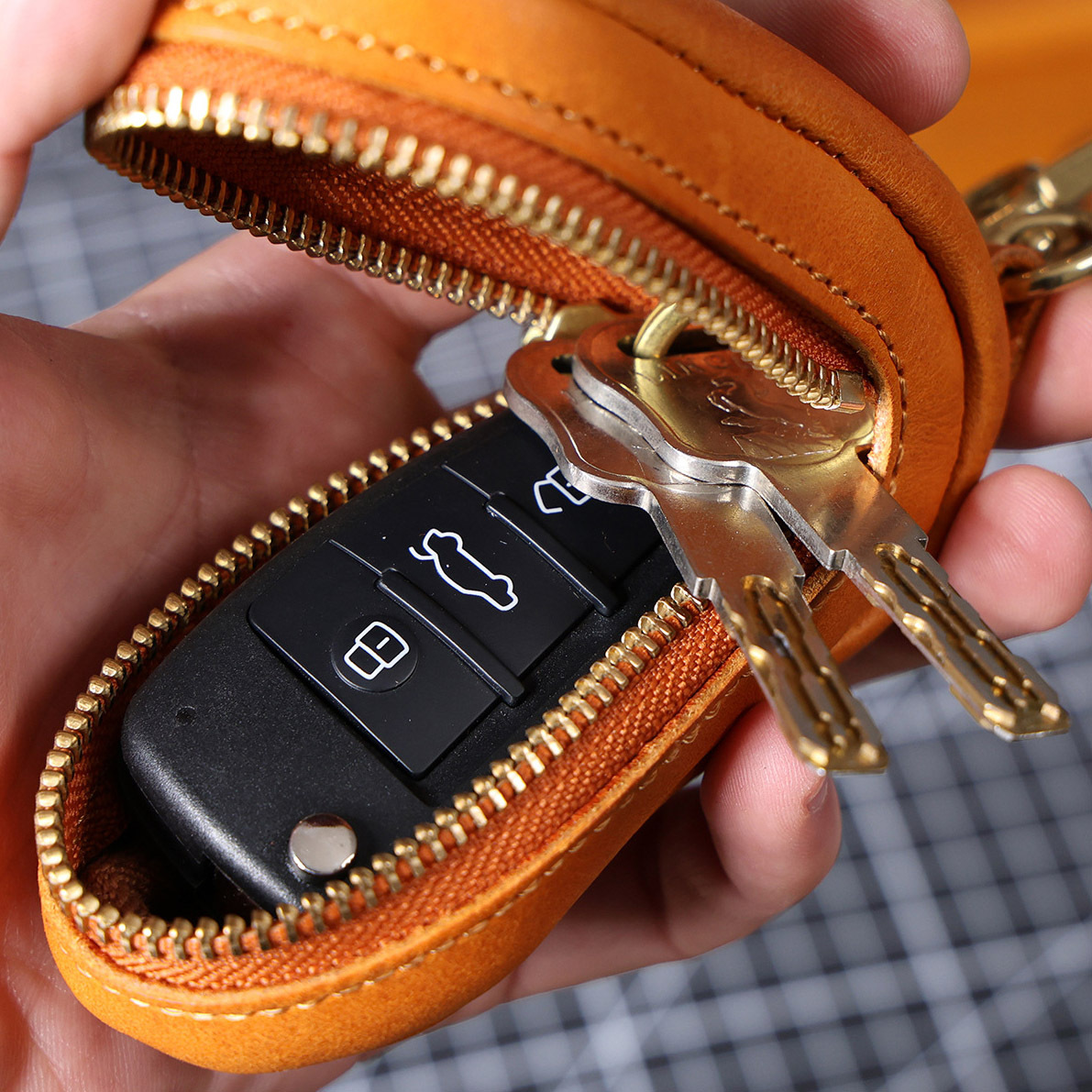 Universal Leather Car Key Cover - Cylinder Key Pouch (Black, Coffee, Sunset)