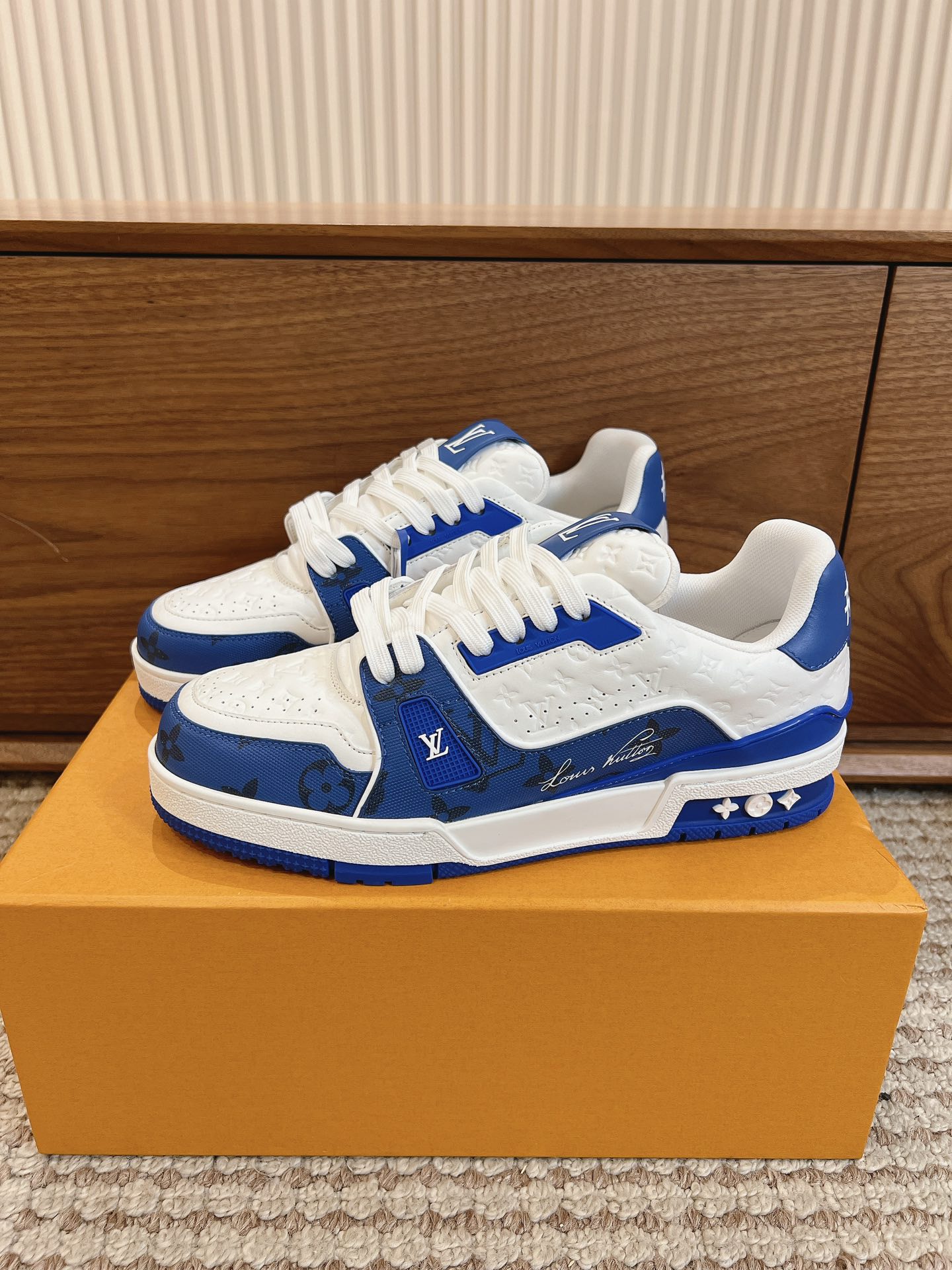 Men's shoes