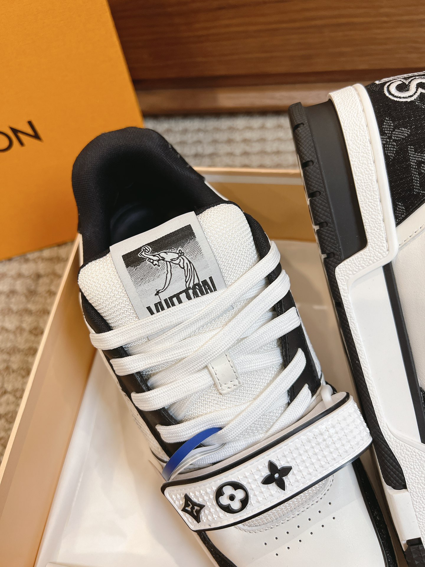 Men's shoes