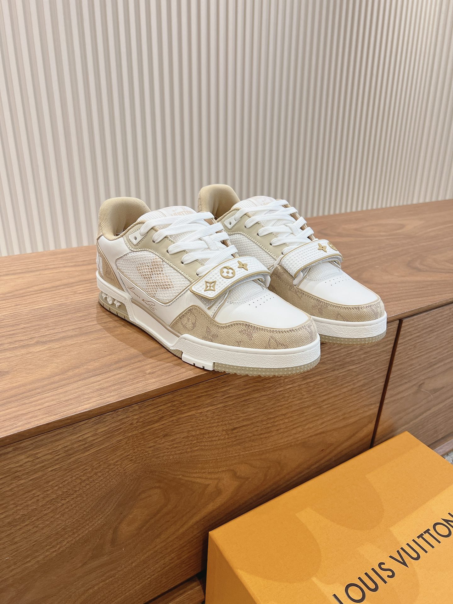 Men's shoes