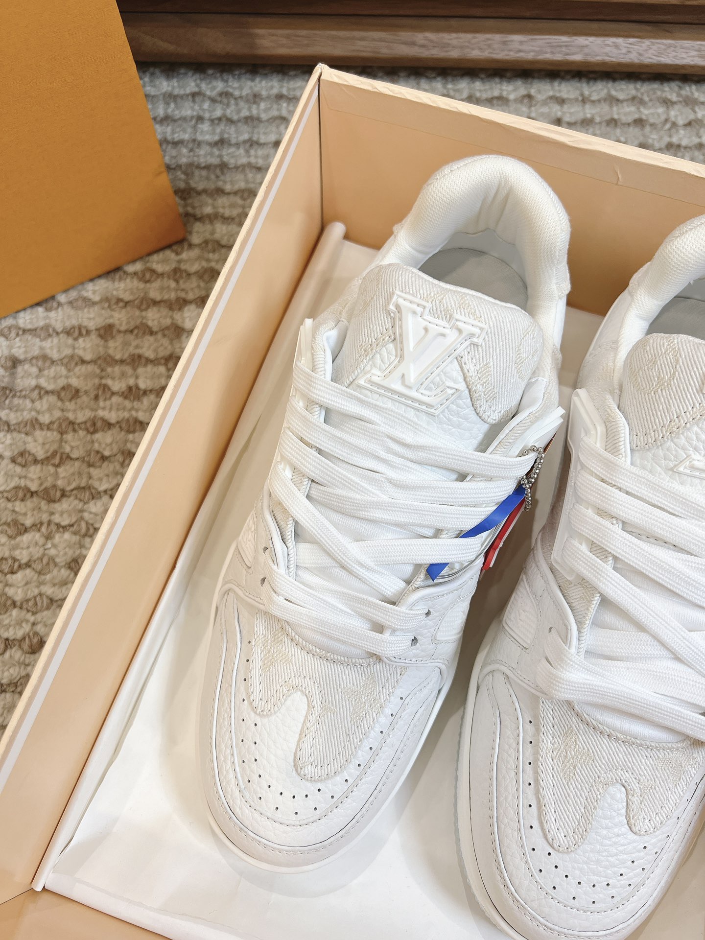 Men's shoes