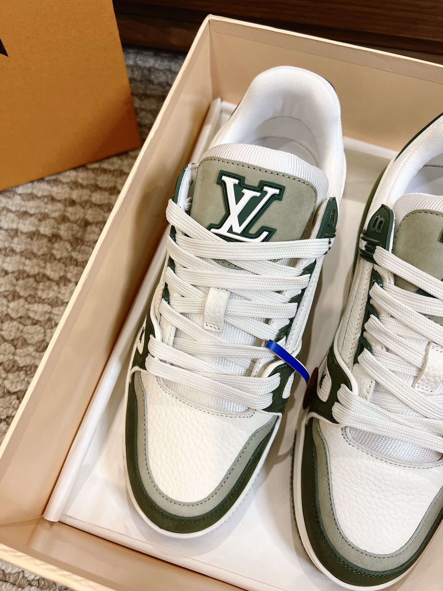 Men's shoes