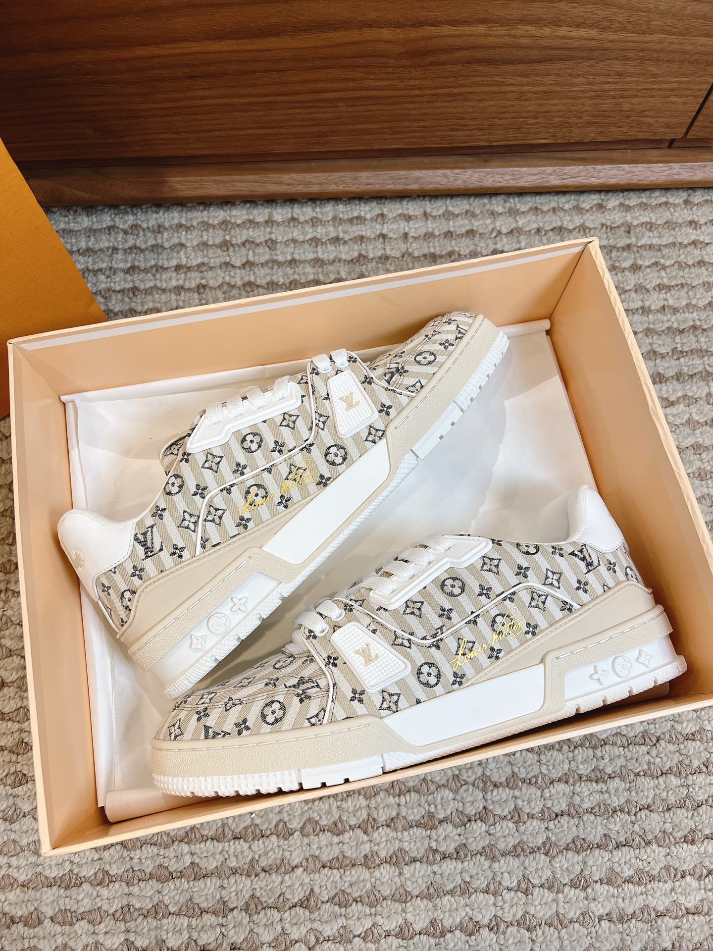 Men's shoes