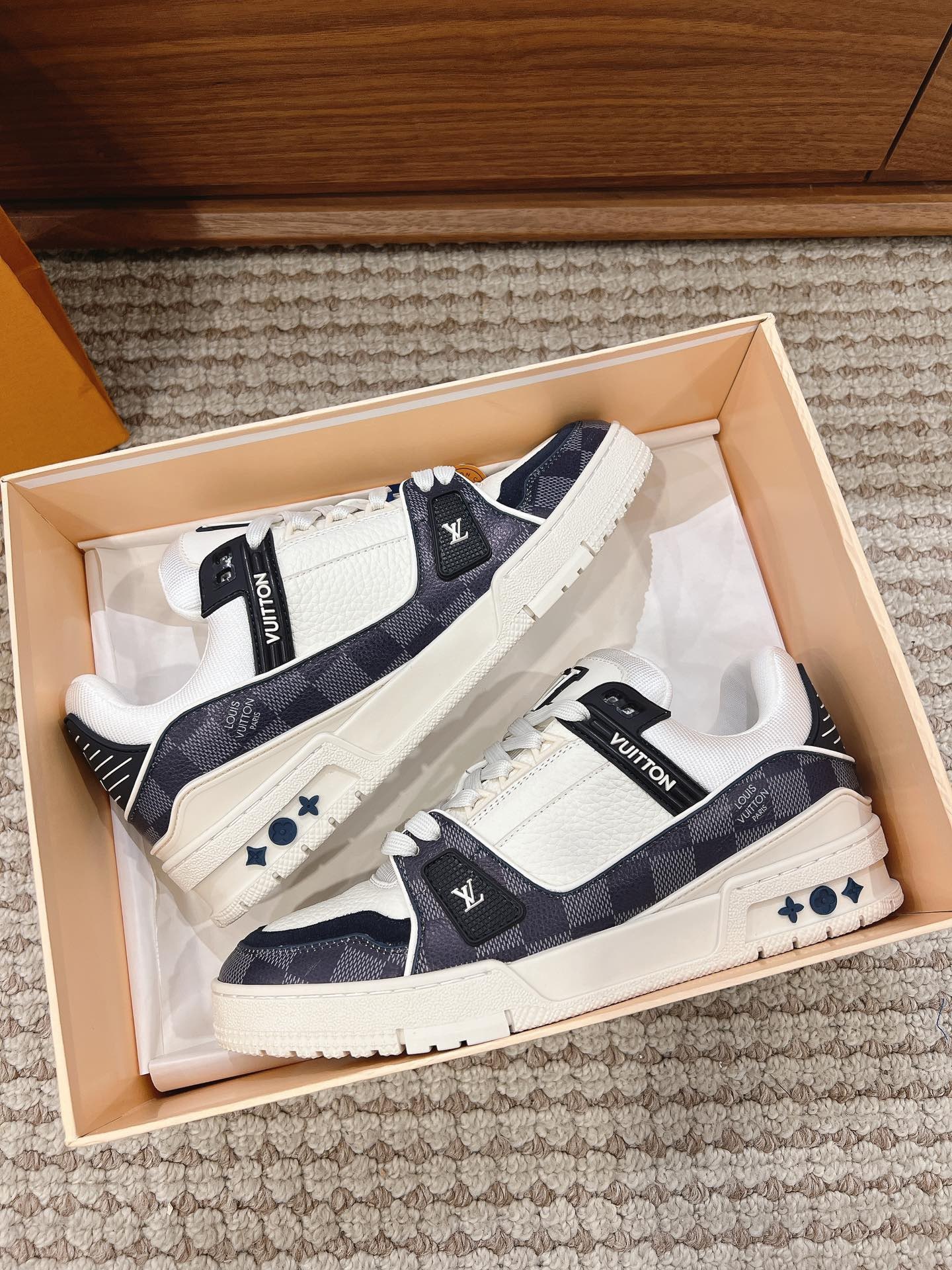 Men's shoes