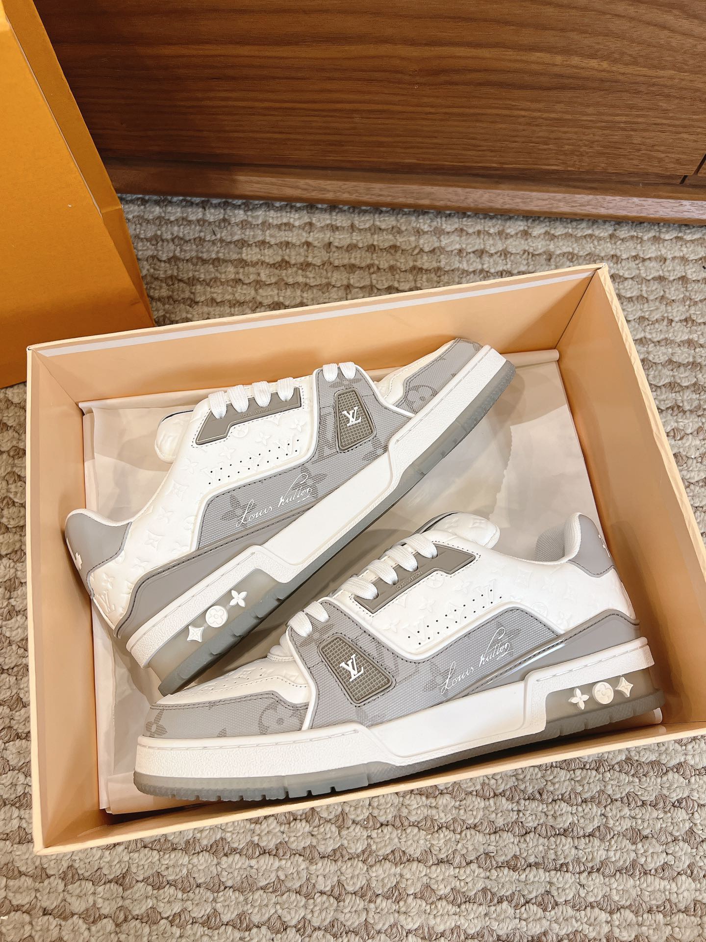 Men's shoes