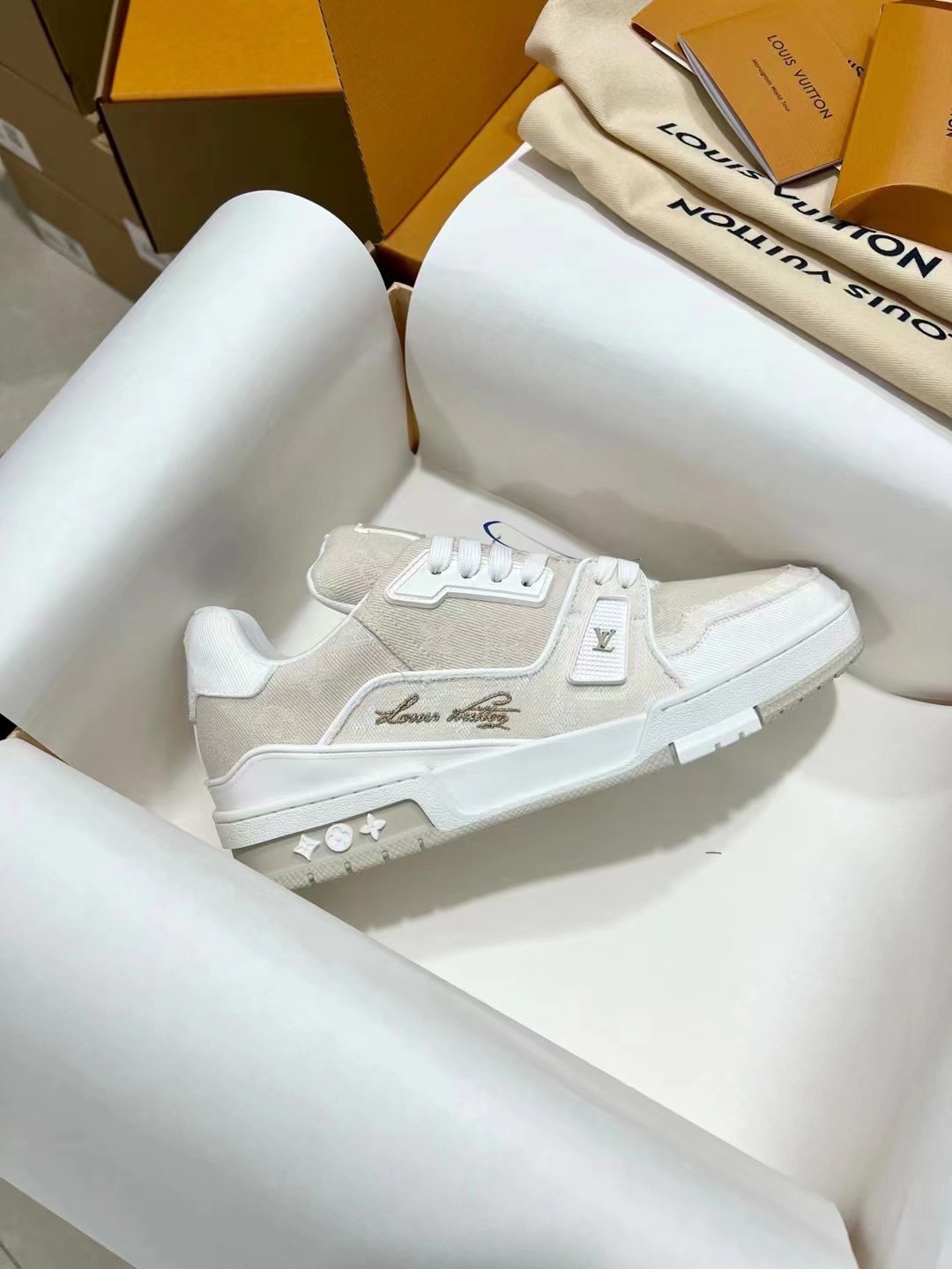 Men's shoes