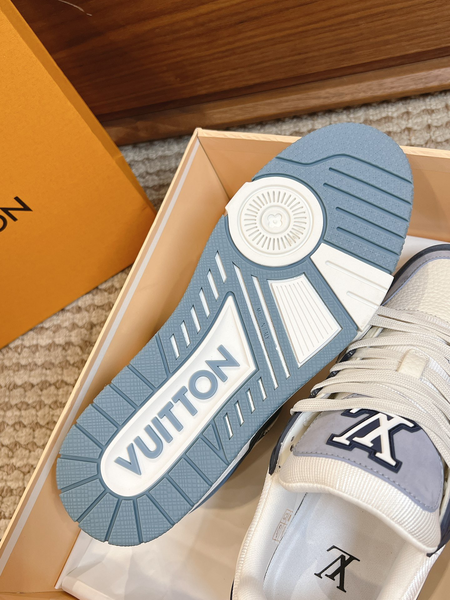 Men's shoes