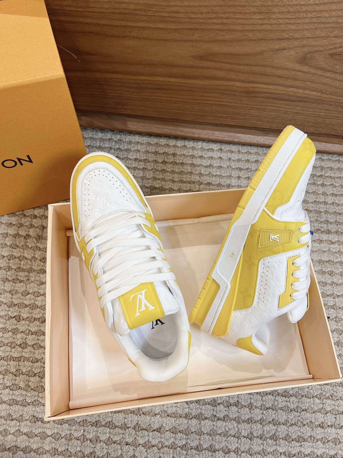 Men's shoes