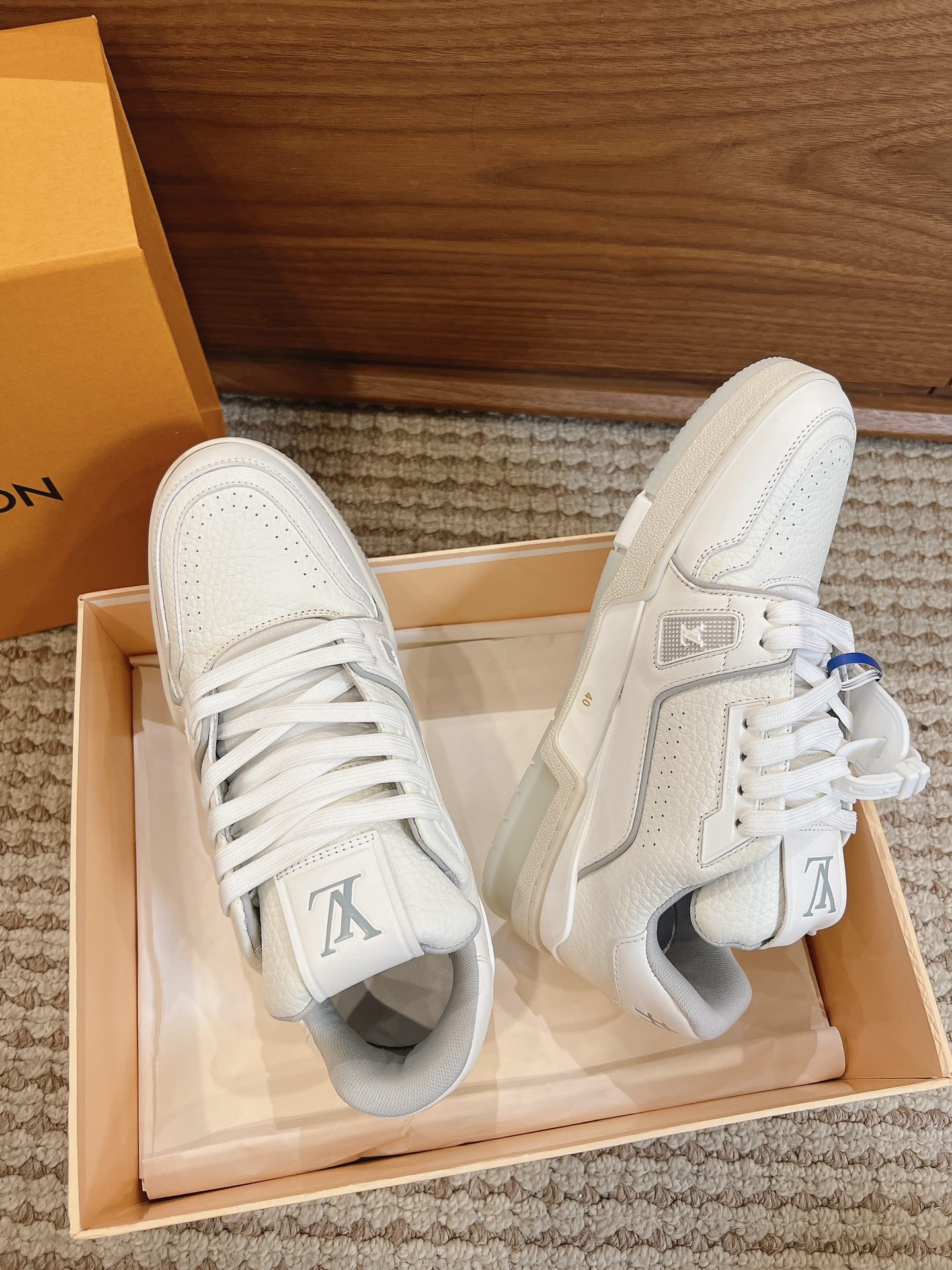Men's shoes