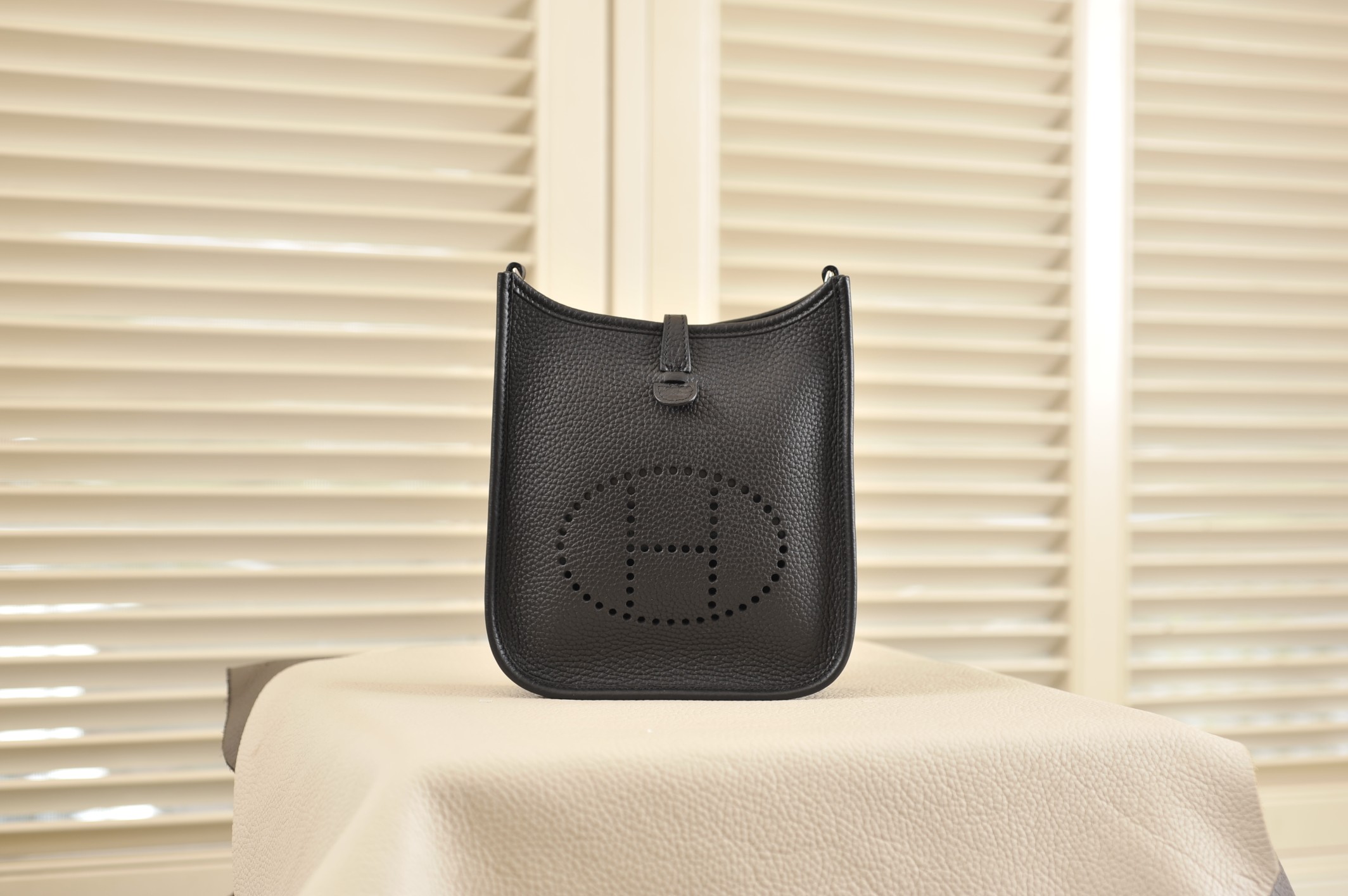 Evelyn black silver buckle