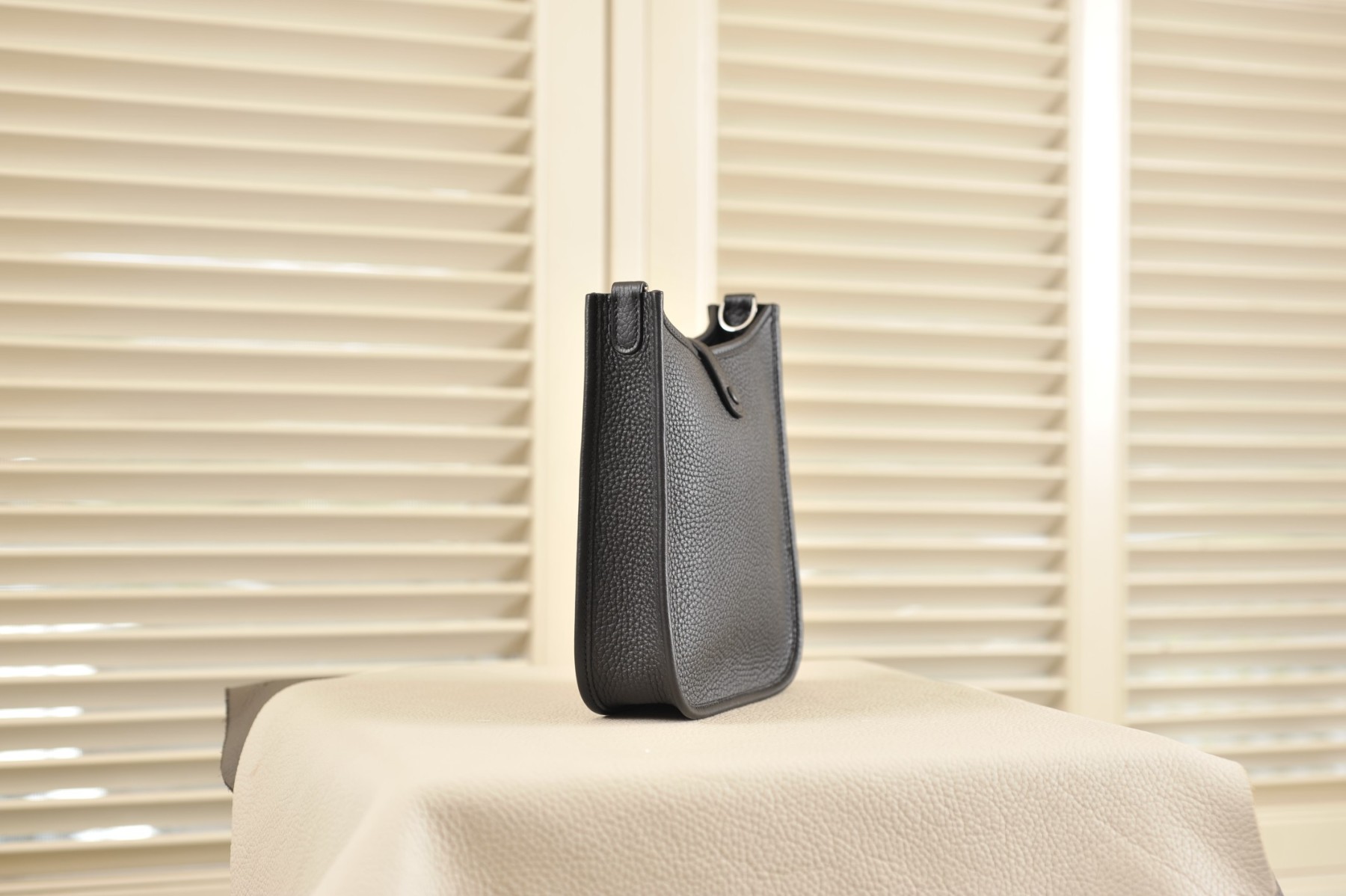 Evelyn black silver buckle