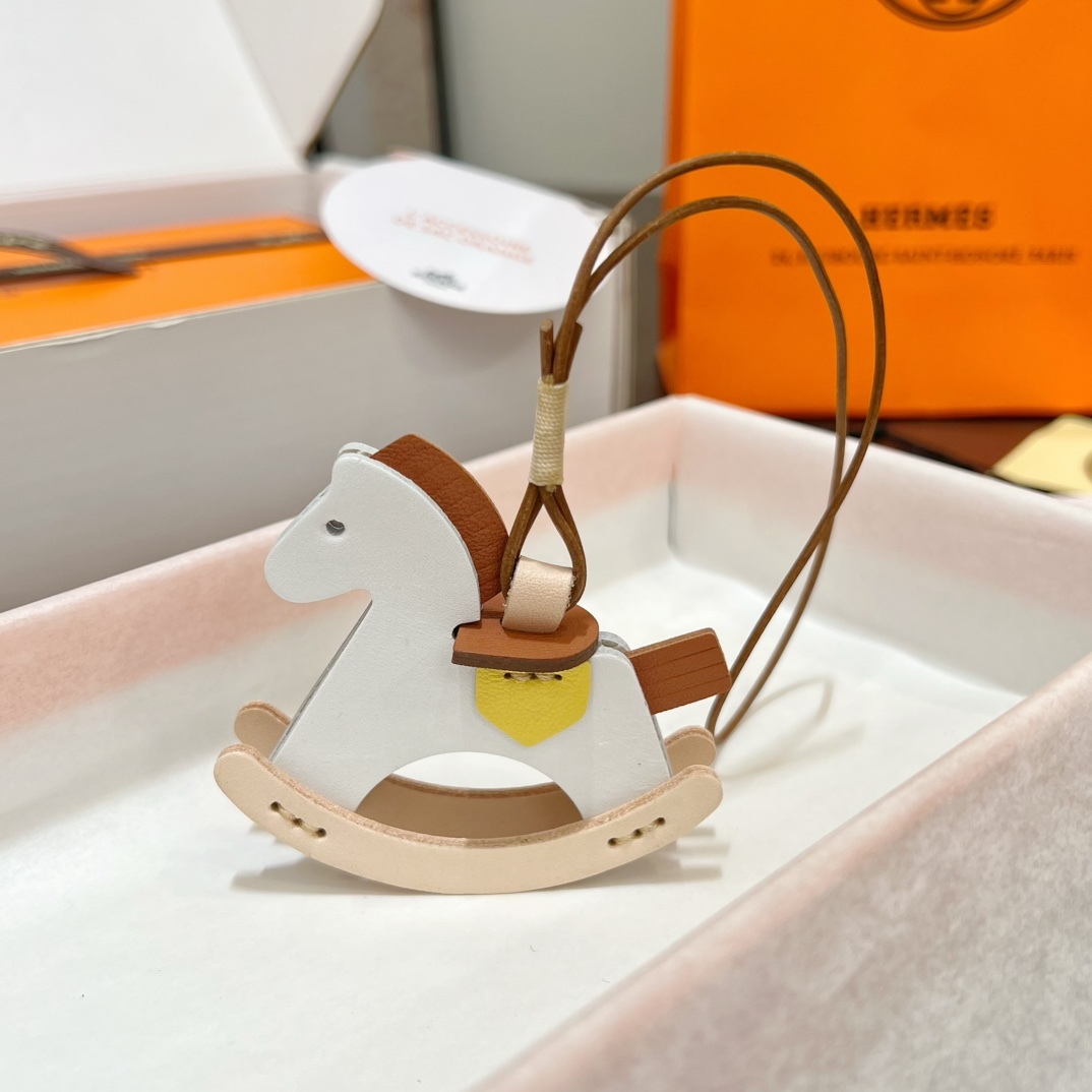 hermes Small pendant